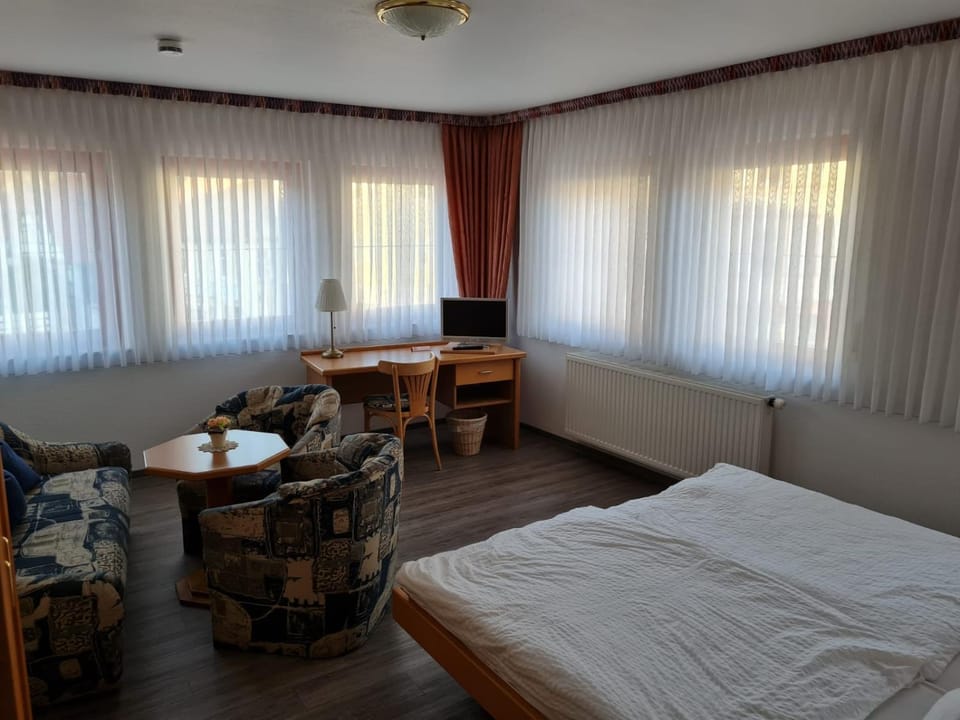 Pension Jung, Bäckerei-Konditorei & Café Bed and Breakfast in Thuringia, Germany