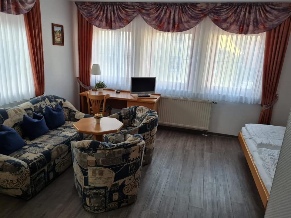 Pension Jung, Bäckerei-Konditorei & Café Bed and Breakfast in Thuringia, Germany