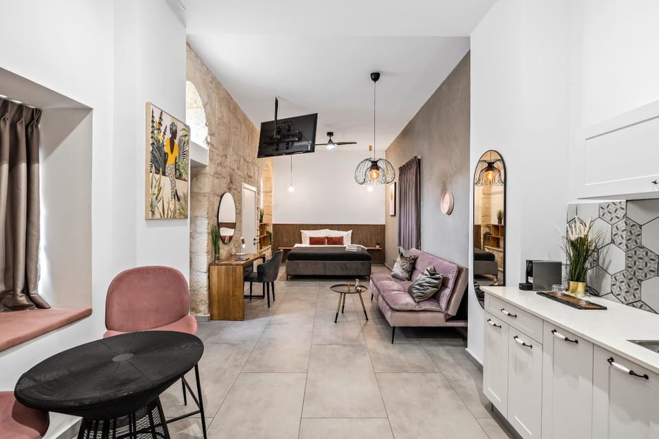 Kitchen or kitchenette, Living room, Dining area, Bedroom