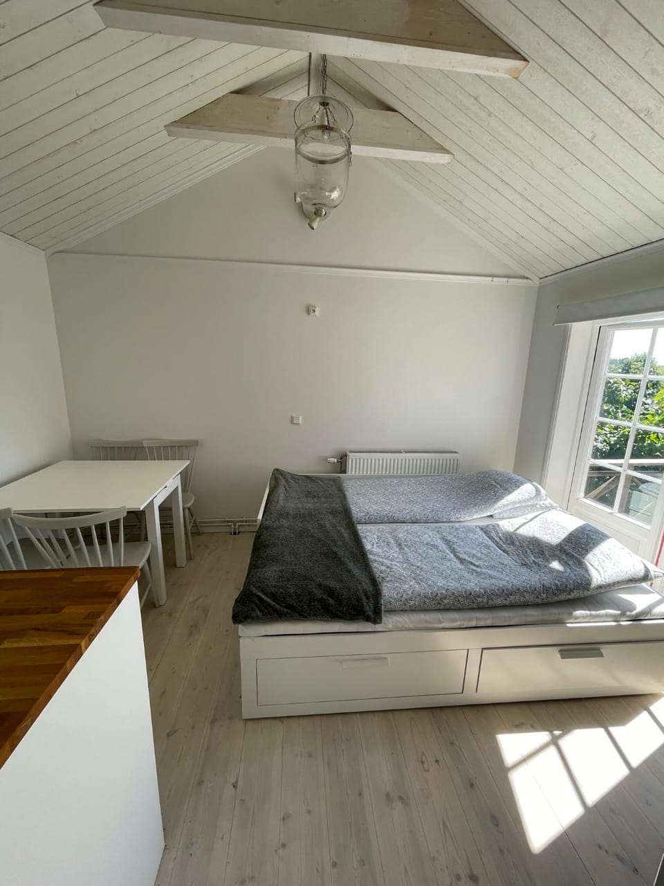 Bed, Living room, Photo of the whole room, Seating area, Dining area, Bedroom