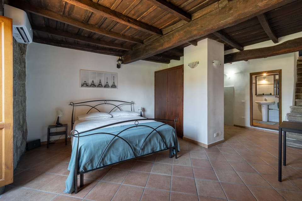 Bathroom, Dining area, Area and facilities