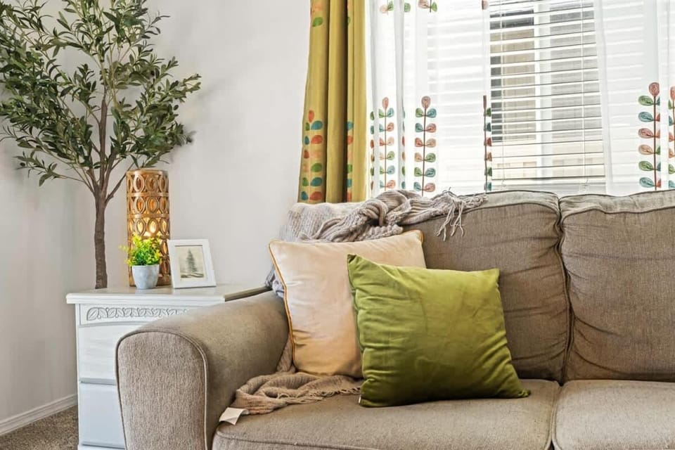 Caldwell Ruby Tuesday! 60's Inspired comfort 3B2B House in Caldwell