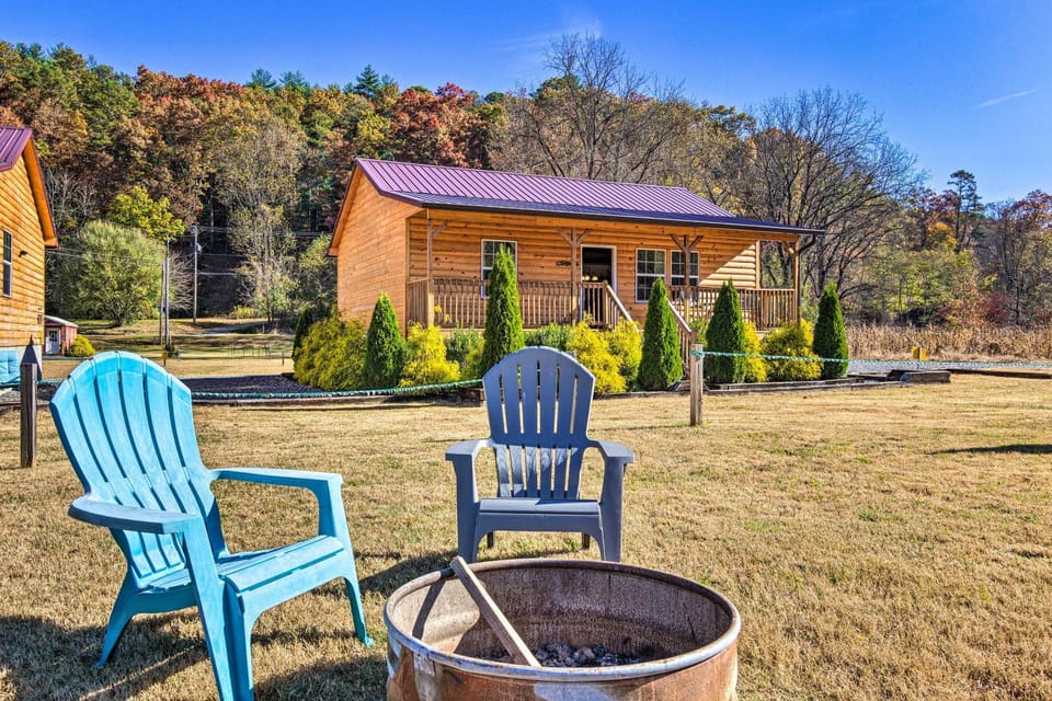 8 Mi to Great Smoky Mtn National Park: Cozy Cabin Cabin in Swain County