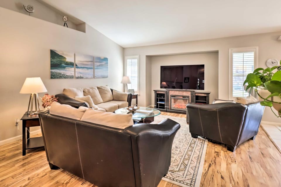 Hot Tub & Fire Pit: Reno Gem 12 Mi to Skiing House in Reno