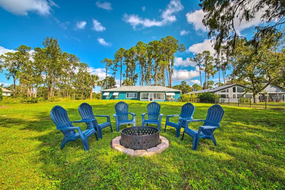 Waterfront Lake Dora Escape w/ Private Dock & Slip House in Tavares
