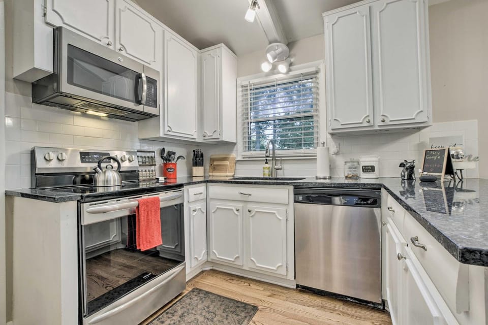 Renovated Raleigh Retreat w/ Patio in North Hills! House in Raleigh