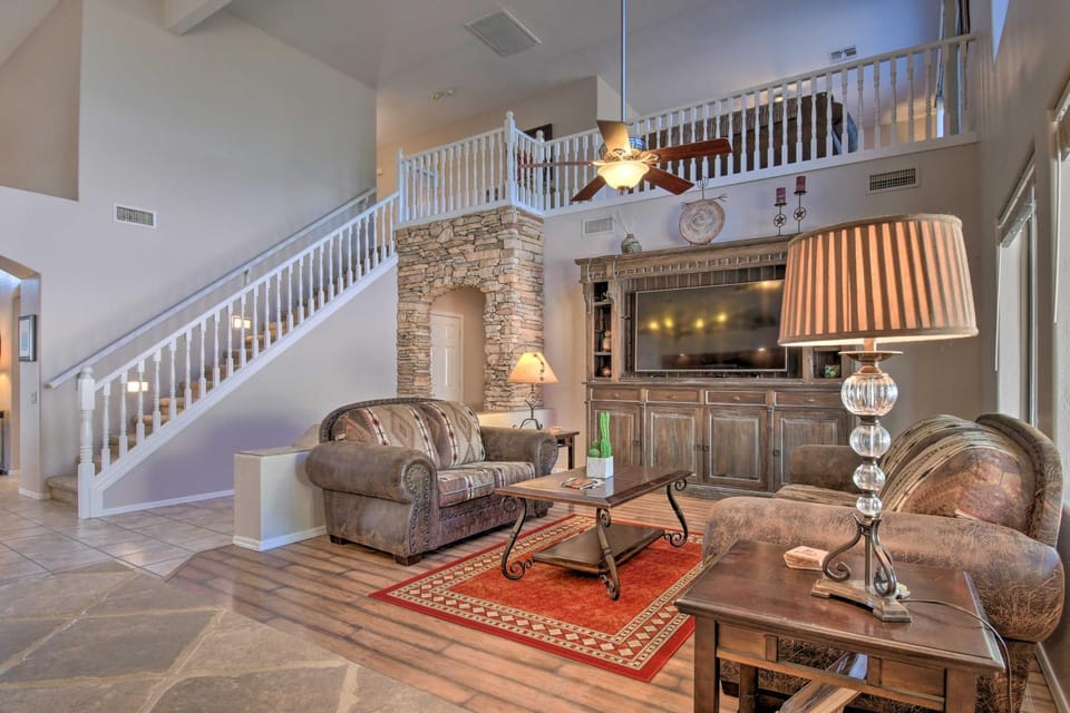 Hot Tub & Mtn Views! Family Getaway in Mesa House in Mesa