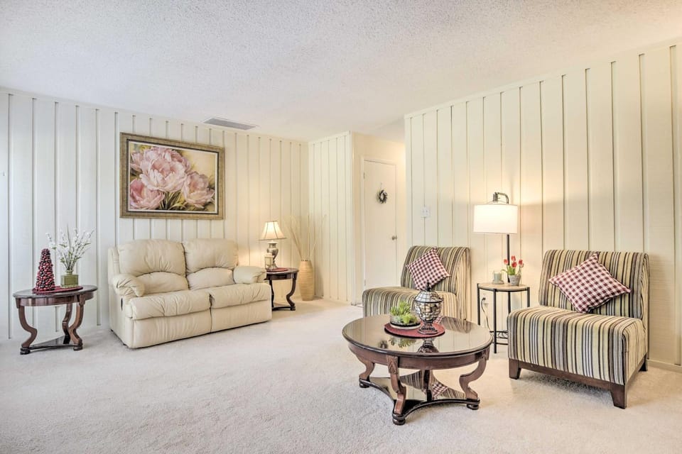 Cozy Chapel Hill Condo ~ 2 Mi to UNC & Dtwn! House in Chapel Hill