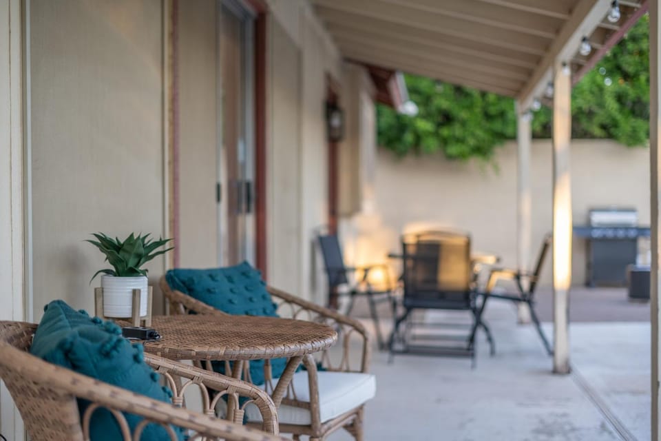 Patio, Balcony/Terrace, Seating area