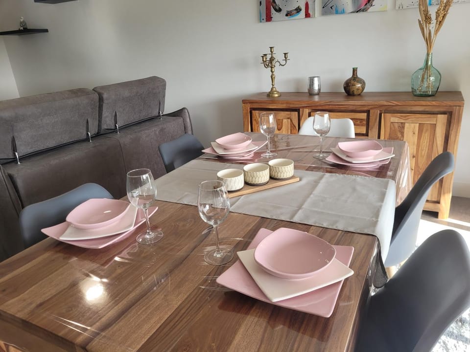 Seating area, Dining area