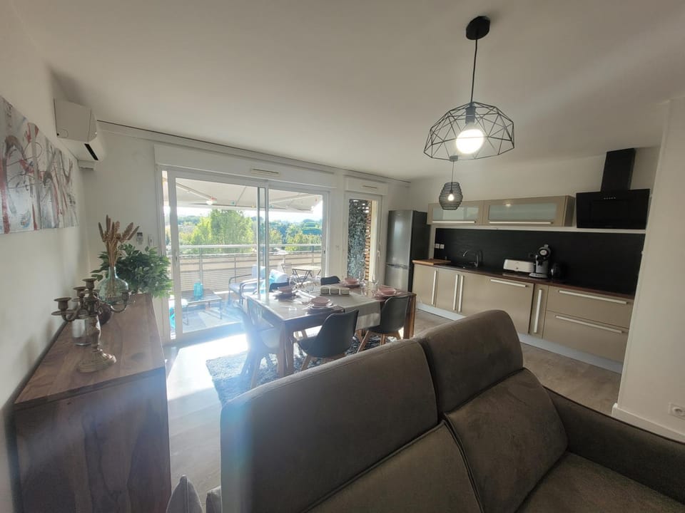 Living room, Seating area, Dining area