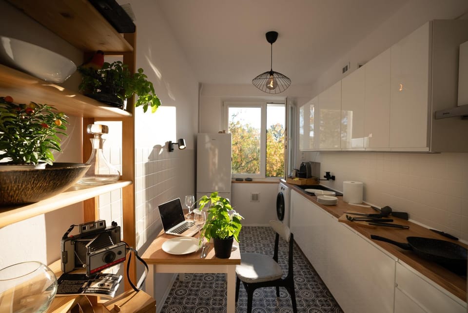 Coffee/tea facilities, Kitchen or kitchenette, Food and drinks, Dining area, Food, Sunrise, pet friendly, stove, kitchen