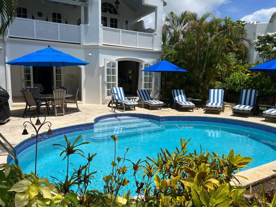 Patio, Pool view, Swimming pool, sunbed
