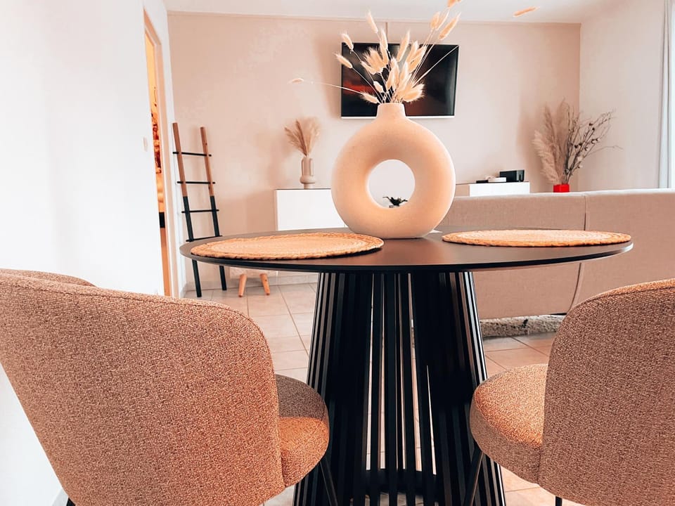 Living room, Seating area, Dining area