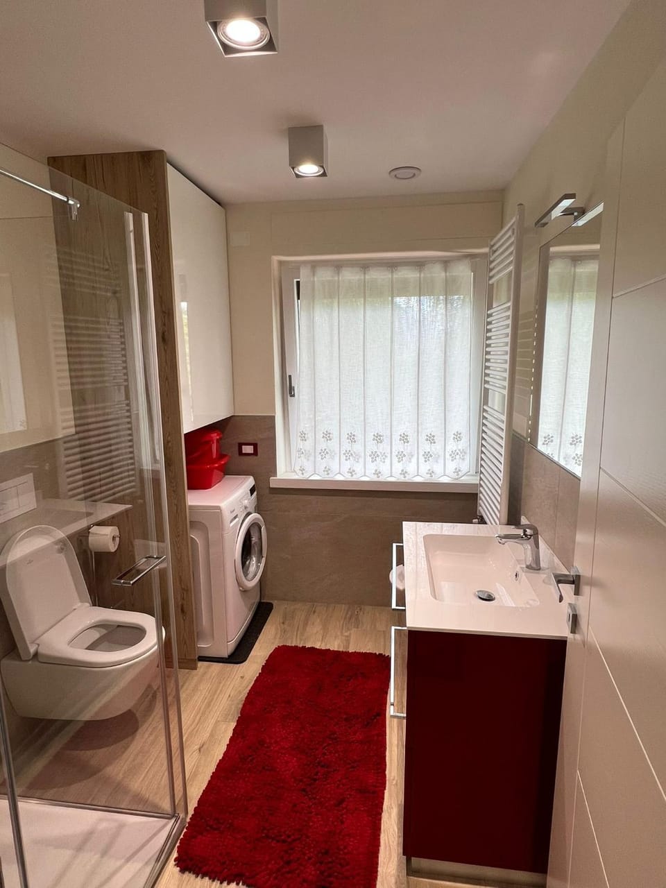 Shower, Toilet, Bathroom, towels, washing machine