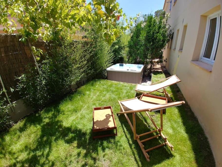 Garden, sunbed
