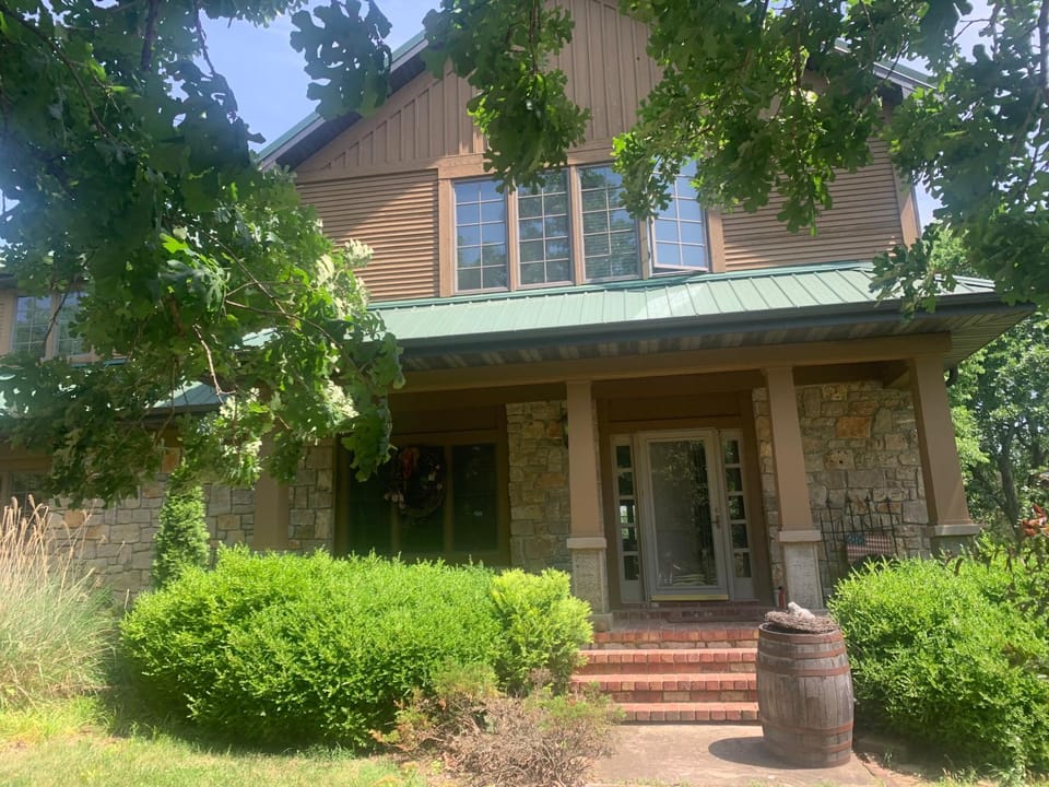 Property building, Facade/entrance, Day