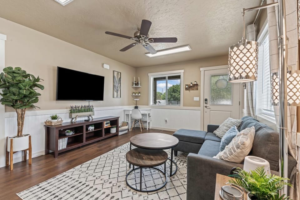 TV and multimedia, Living room, Seating area, Dining area, Evening entertainment, fireplace