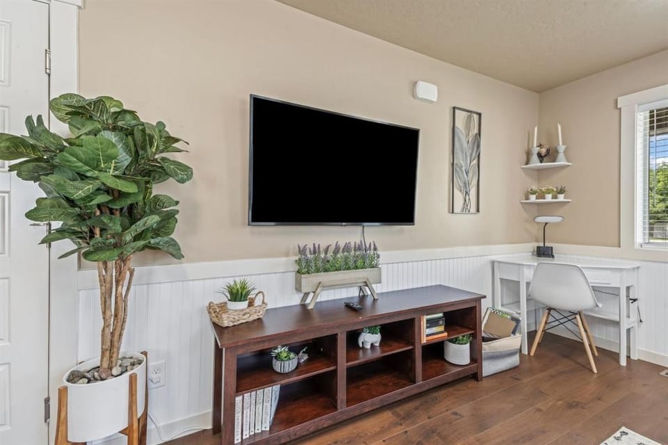 Smart Comfort 2 bed 2 bath near College of Idaho House in Caldwell