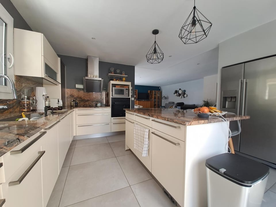 Kitchen or kitchenette, dishwasher, oven, stove, toaster