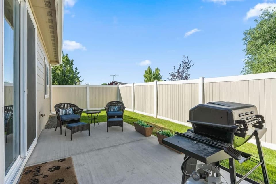 The Bella! West Nampa Private 3 Bedroom Home House in Caldwell