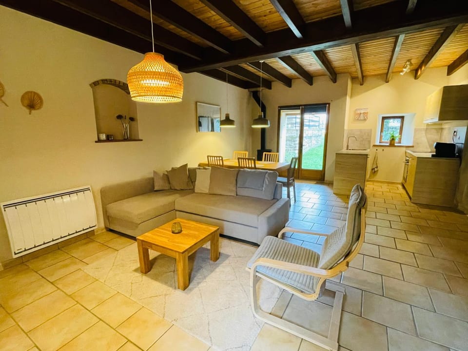 Kitchen or kitchenette, Living room, pet friendly