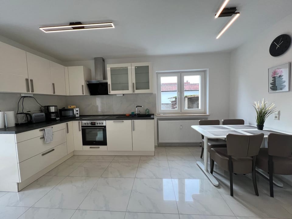 Dining area, kitchen