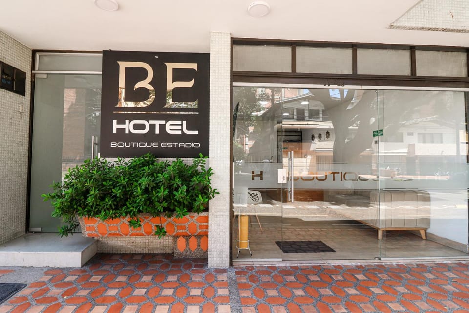 Property building, Facade/entrance, Lobby or reception