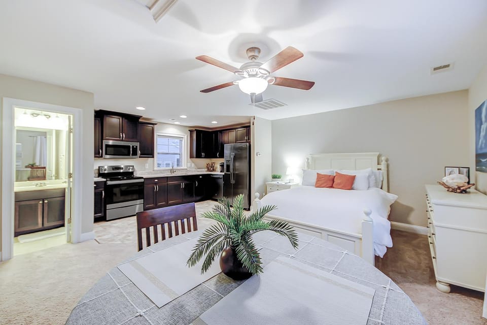Southern Charm Getaway House in Mount Pleasant
