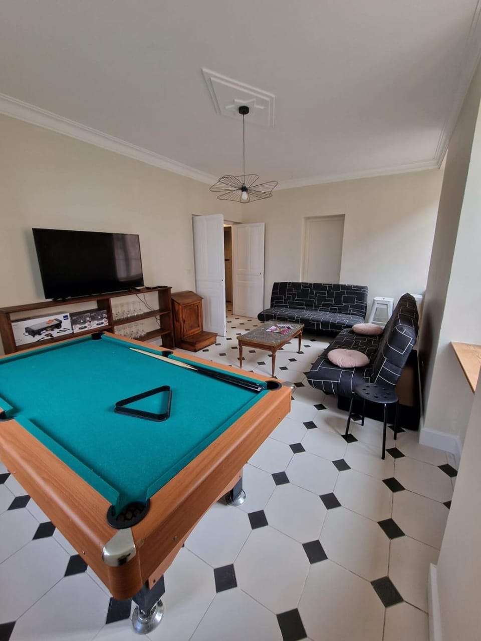 Grande Maison meublée tout équipé Wifi, Télé, Billard - Demeure de 196 m2 à Tain l'hermitage - 5 Chambres - 12 Couchages House in Provence-Alpes-Côte d'Azur