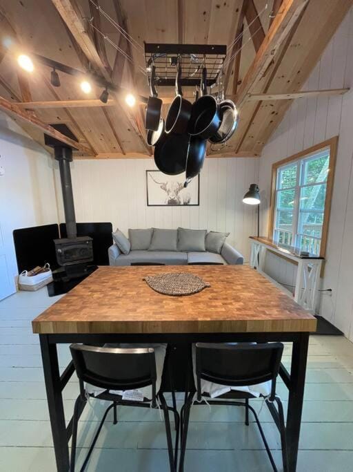 Kitchen or kitchenette, Living room, Seating area, Dining area, flat iron