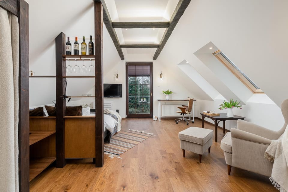 Bed, TV and multimedia, Balcony/Terrace, Living room, Photo of the whole room, Bedroom