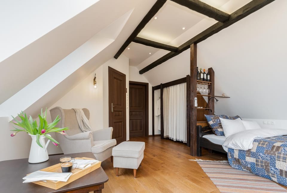 Bed, Living room, Other, Photo of the whole room, Seating area, Bedroom