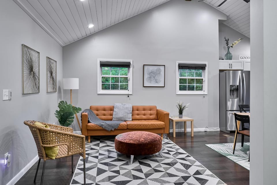 TV and multimedia, Living room, Pets