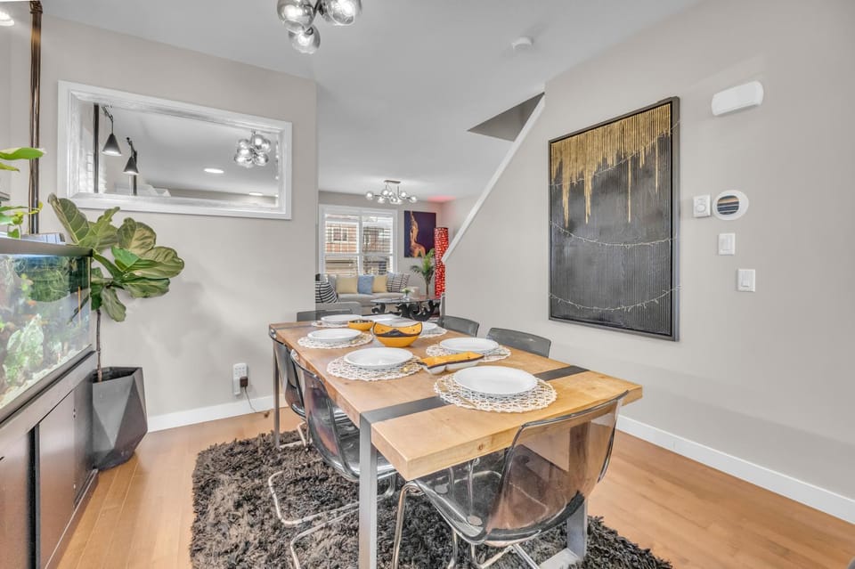Kitchen or kitchenette, Food and drinks, Dining area