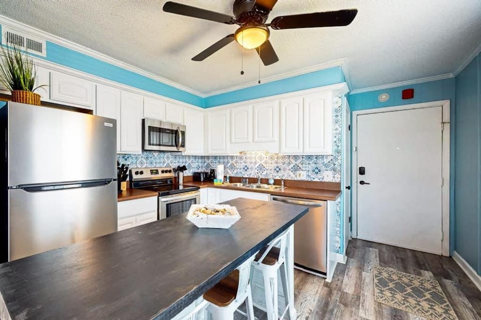 Cherry Grove Pelican's Watch Apartment in North Myrtle Beach