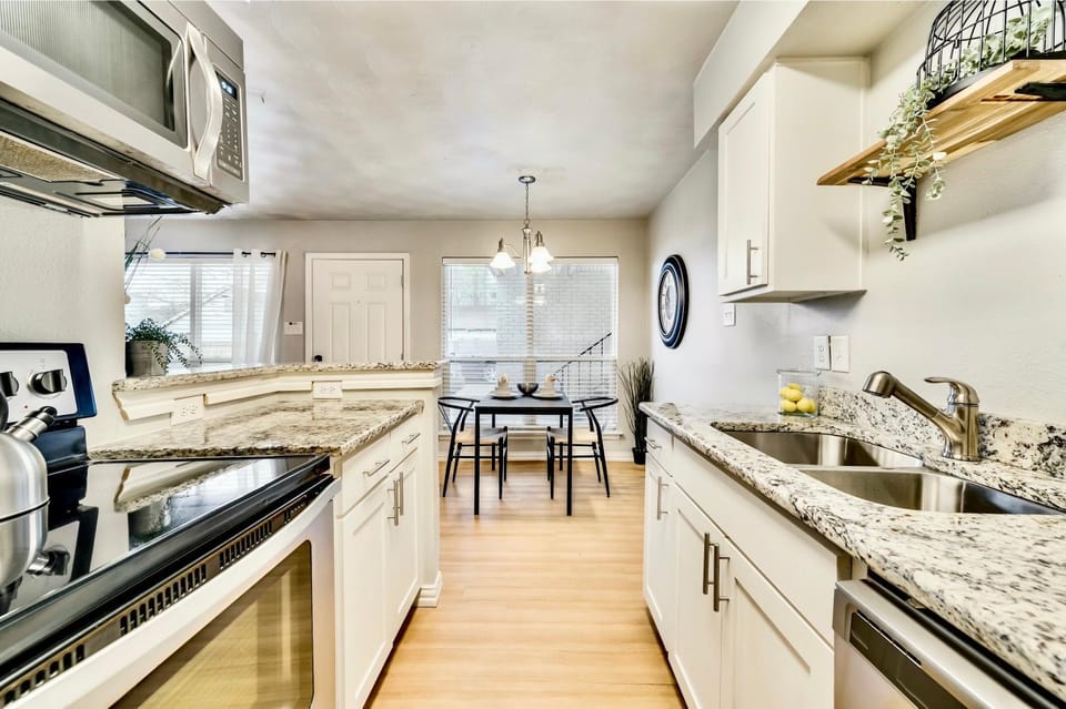 Dining area, kitchen