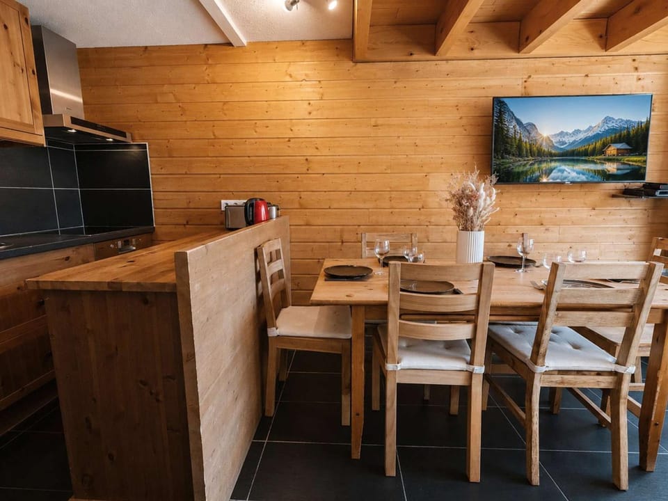 Duplex authentique 6 pers au cœur de Val Thorens avec balcon, local à ski, et box en option - FR-1-545-40 Apartment in Les Allues