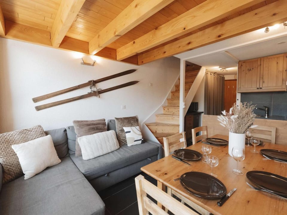 Duplex authentique 6 pers au cœur de Val Thorens avec balcon, local à ski, et box en option - FR-1-545-40 Apartment in Les Allues
