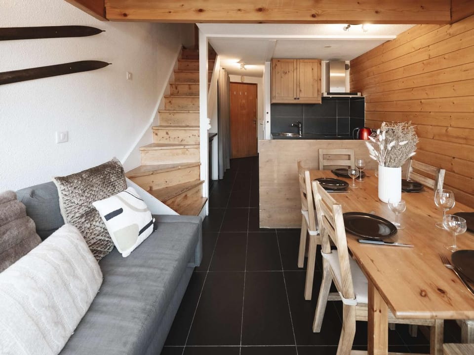 Duplex authentique 6 pers au cœur de Val Thorens avec balcon, local à ski, et box en option - FR-1-545-40 Apartment in Les Allues