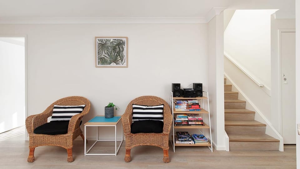 Bombora Walking Distance to Fingal Beach- Farm Rd, Fingal Bay House in Fingal Bay