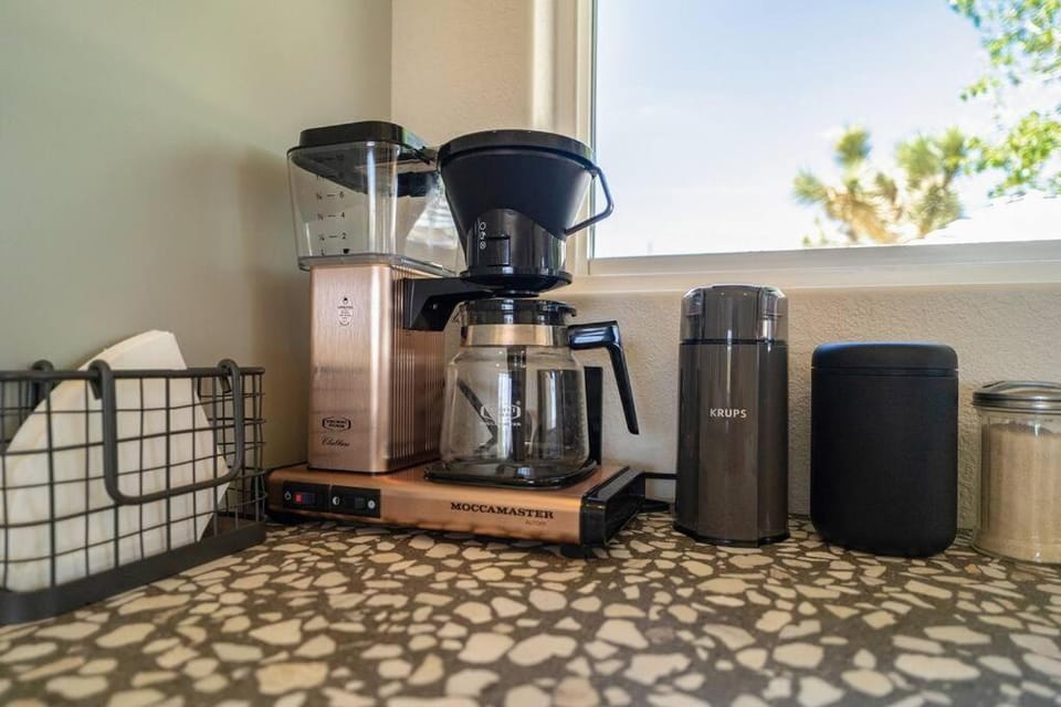 Casa Demesne - Mod Pool - Outdoor shower - 10 min to National Park House in Joshua Tree