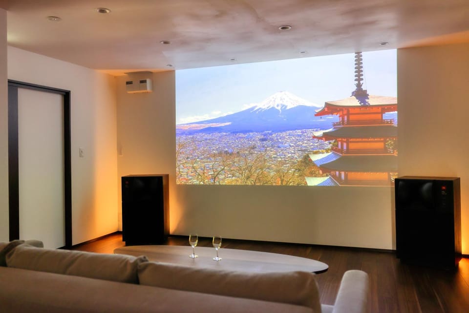 Living room, Photo of the whole room