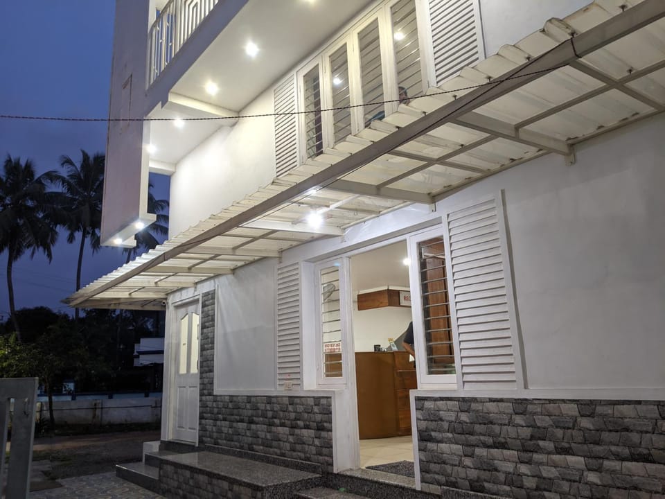 Facade/entrance