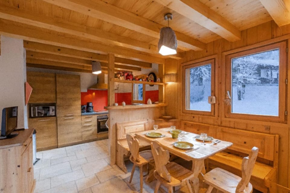 Family chalet with terrace and garden in Chamonix Chalet in Les Houches