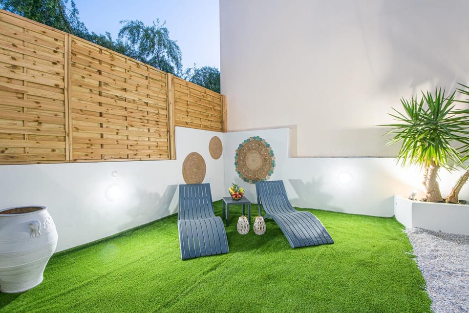 Garden, Seating area, Garden view, sunbed