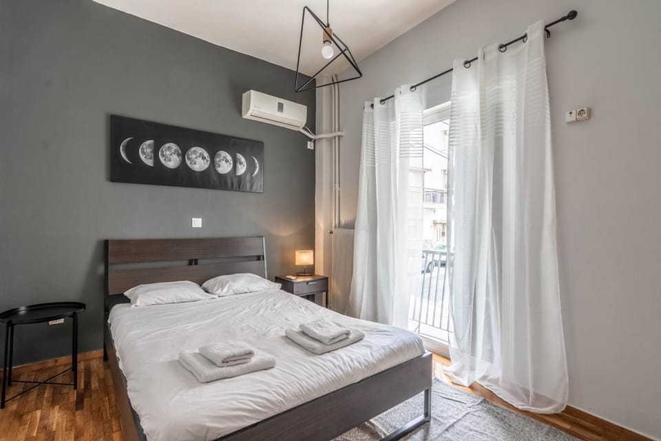 Bed, Photo of the whole room, Bedroom, towels, air conditioner