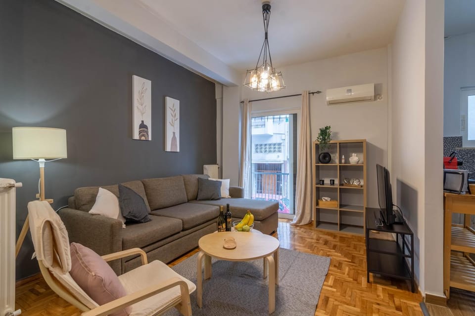 TV and multimedia, Living room, Seating area, air conditioner