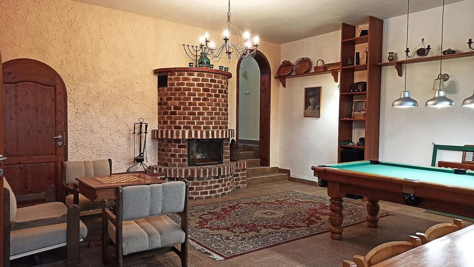 Communal lounge/ TV room