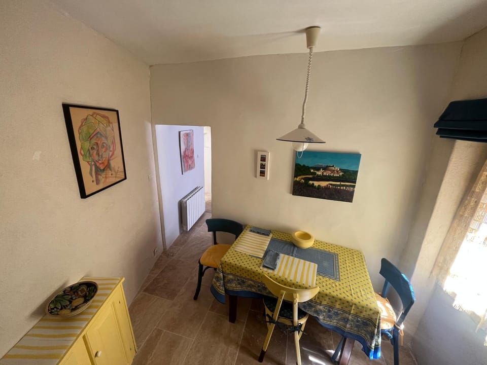 Dining area, kitchen